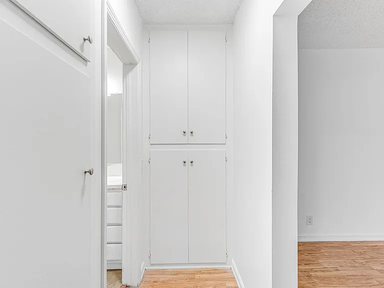 5923 Carlton Way — Photo 8