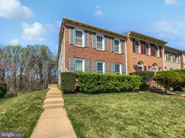 13324 Foxhole Dr, Fairfax, VA 22033