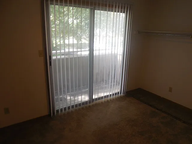 3 bed, $1,160 — Photo 4