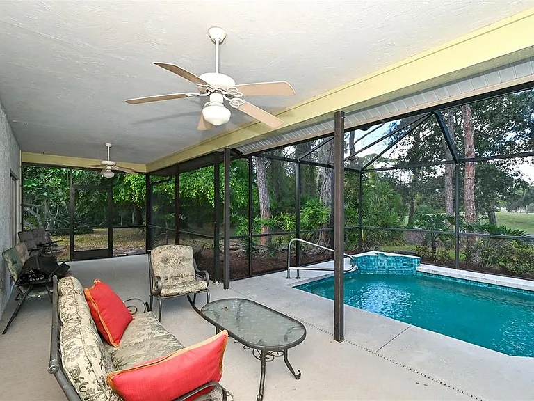 3866 Surrey Ct — Photo 41