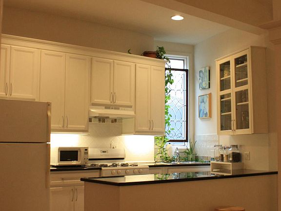 3rd image of 1211 N Marion Ct APT 1F