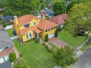 43 Cedar Rd, Westbury, NY 11590