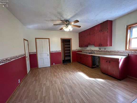 5th image of 622 N Sandusky St