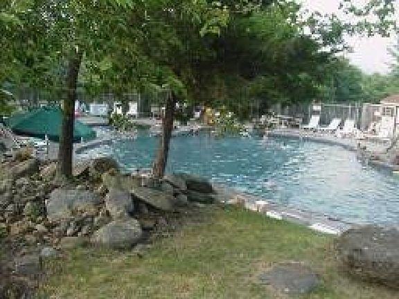 5th image of 14 Augusta Dr Unit 3