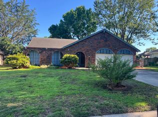 1004 SW Sunrise Dr, Blue Springs, MO 64015
