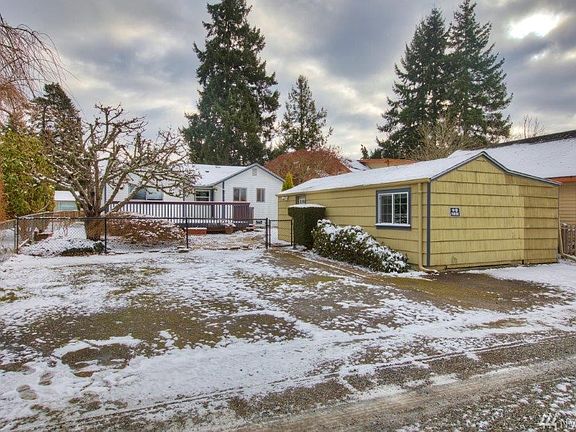 2nd image of 2526 Mt View Ave W