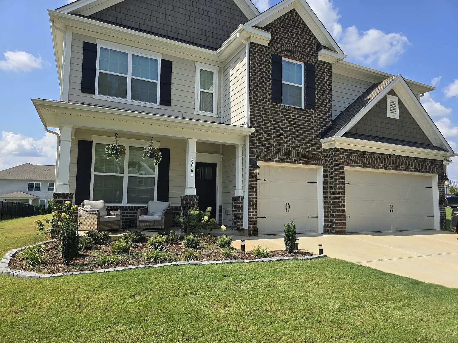 5 bed, 3570 sqft, $4,500 — Photo 3