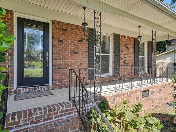 5th image of 2301 Tuxedo Dr SE