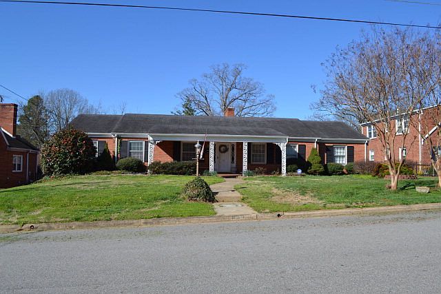 1st image of 312 Oakwood Cir