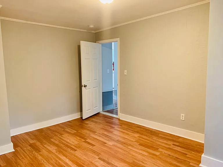 906 Portland Street — Photo 10