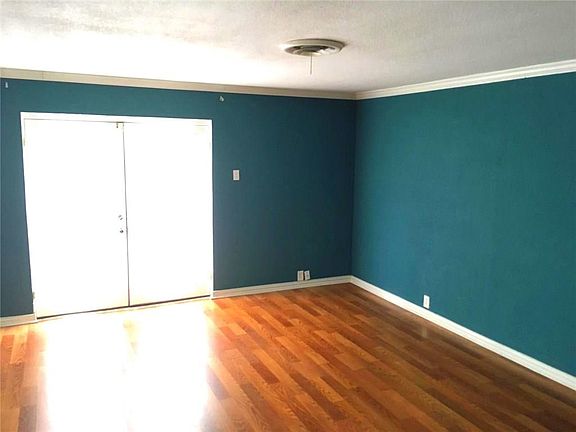 5th image of 905 Dee Ln