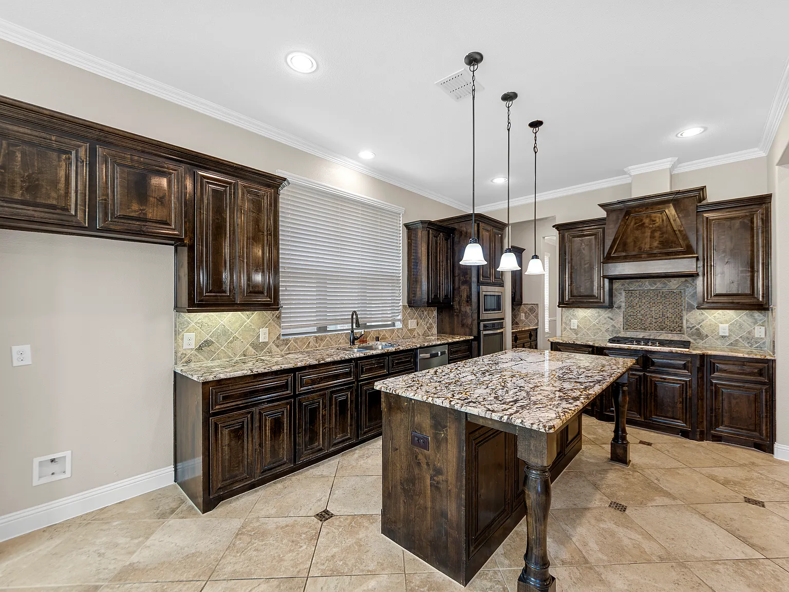 4 bed, 3.5 bath, 3110 sqft, $3,795 — Photo 2