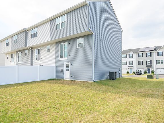 3rd image of 52 Shubunkin Rd