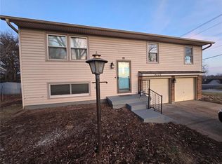 4225 S Milton Dr, Independence, MO 64055