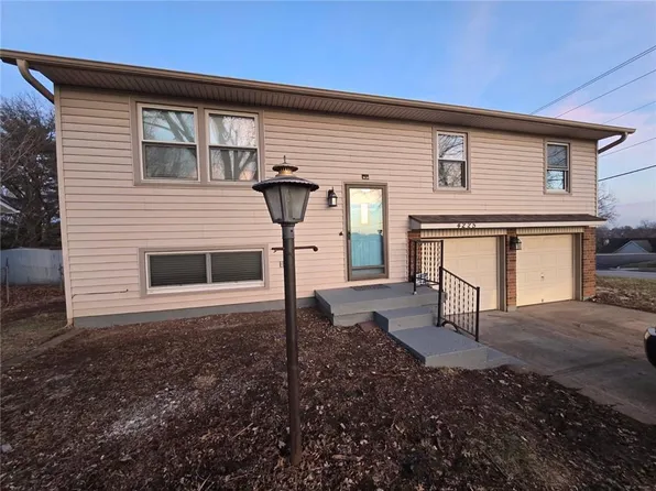 4225 S Milton Dr, Independence, MO 64055