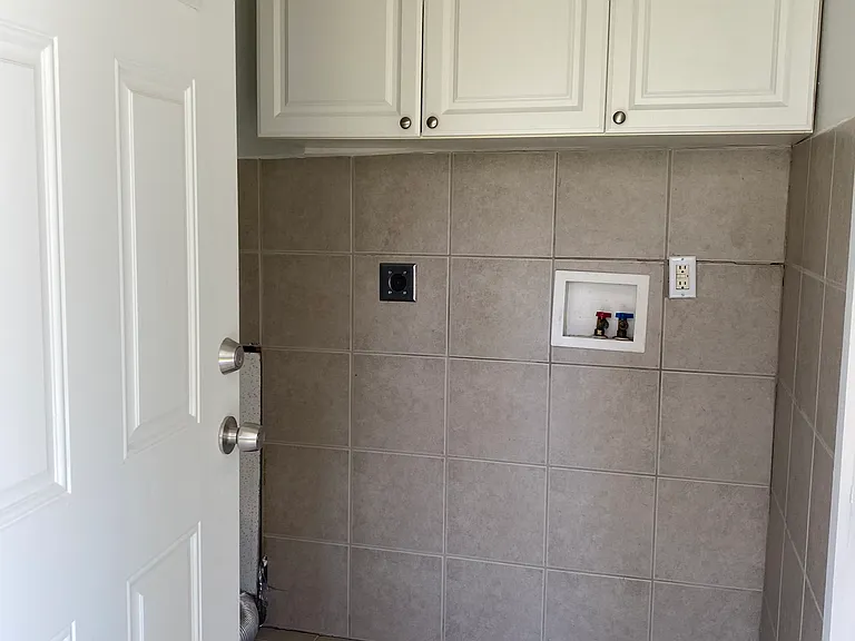 211 Burns Ave — Photo 8