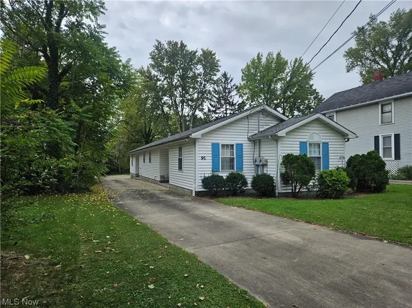91 E College St, Grafton, OH 44074