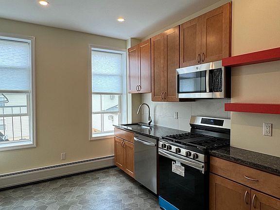 4th image of 42 Beacon Ave APT 6