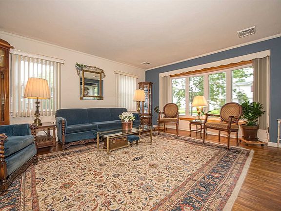 3rd image of 279 Park Ave