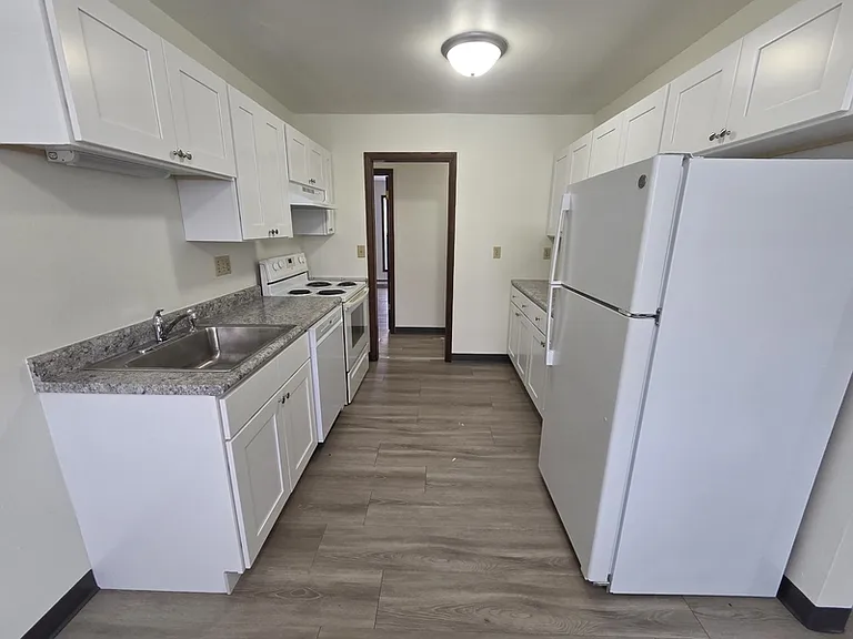 1057 W Cecil St #4 — Photo 29