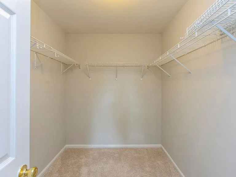 105 Farrington Ct — Photo 4