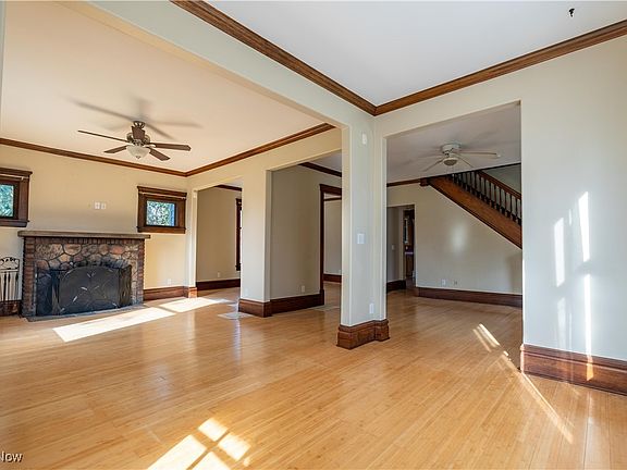3rd image of 575 Crosby St
