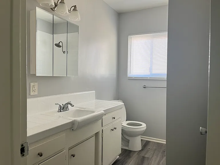 2250 N Frederic St #D — Photo 5