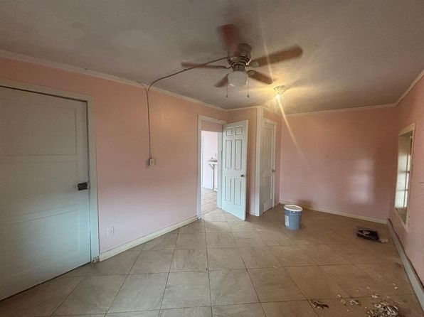 laredo-texas-448056051 picture