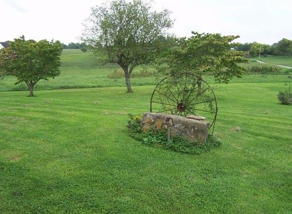 4th image of 221 Windy Ln