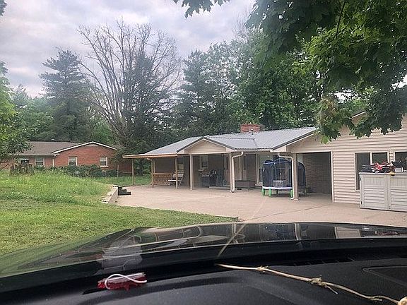 5th image of 608 Columbia Hwy