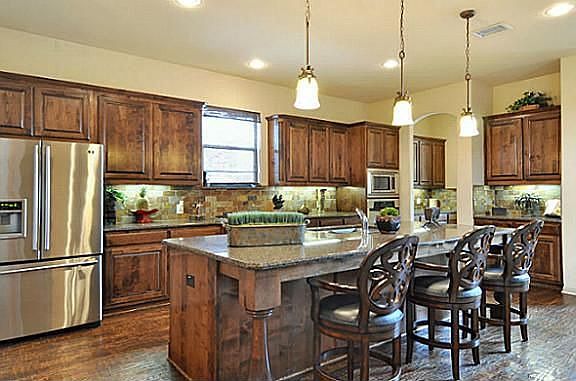 2nd image of 6905 Pecan Chase Ln