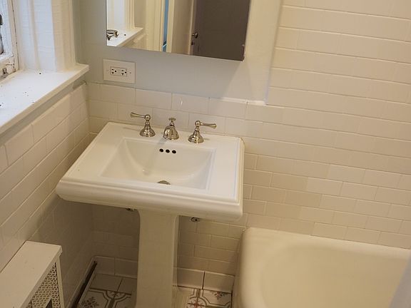 5th image of 422-24 W Melrose St #424-15B