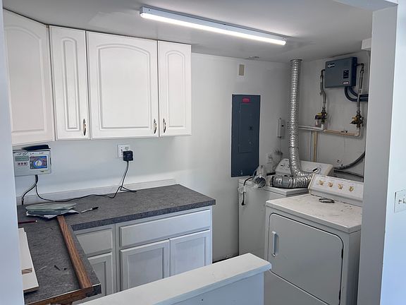 3rd image of 3912 Poinsettia Dr