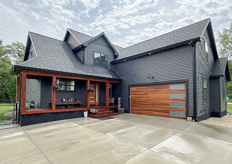 2nd image of 1077-8 175th St