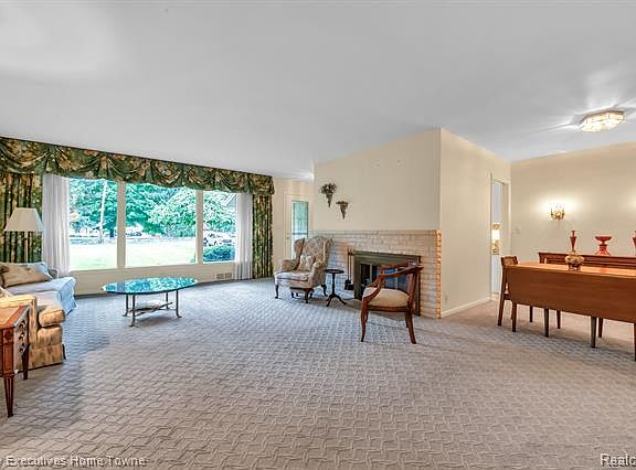 4th image of 3025 Waldheim Dr
