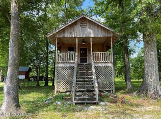 135 Riverside Dr, Picayune, MS 39466