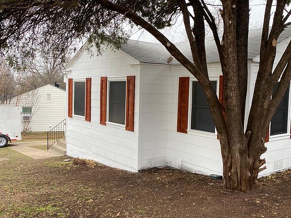 2nd image of 1821 Montrose Dr