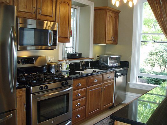 Kitchen - granite countertops