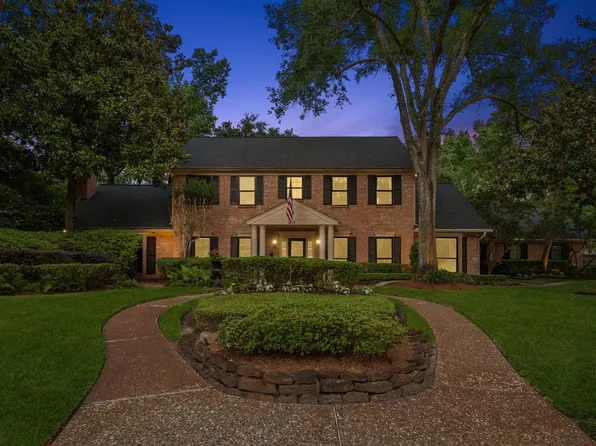 2118 Forest Garden Dr, Kingwood, TX 77345