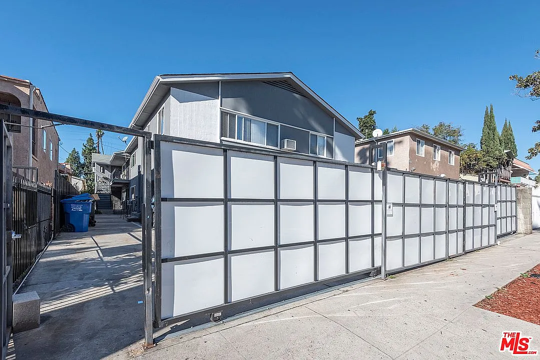 1631 N Harvard Blvd — Photo 1