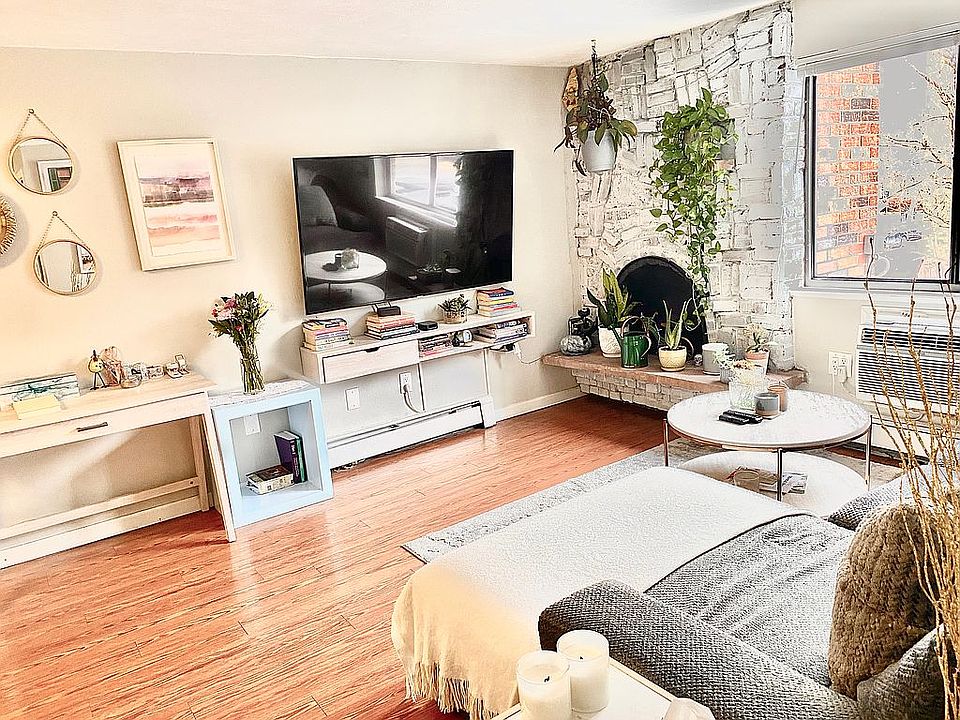 1st image of 1008 N Corona St APT 304