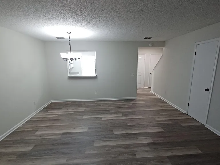 1201 Douglas St #4 — Photo 4