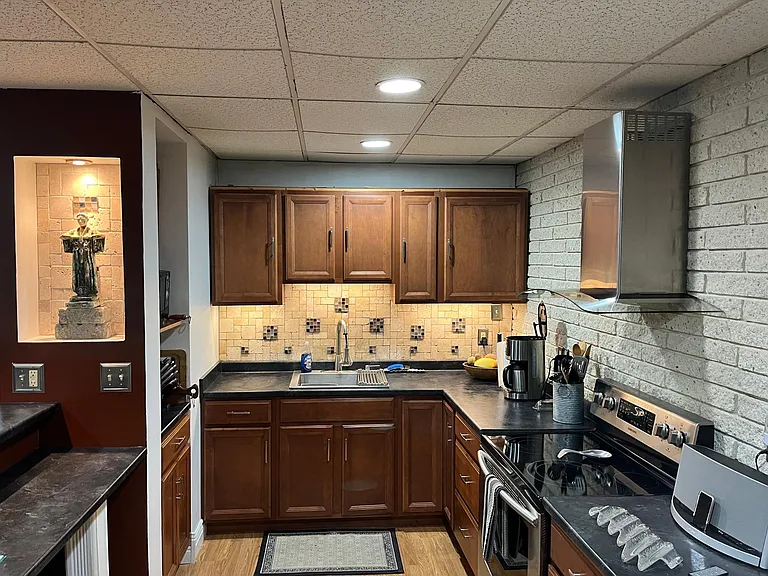 111 Main St #5 — Photo 3