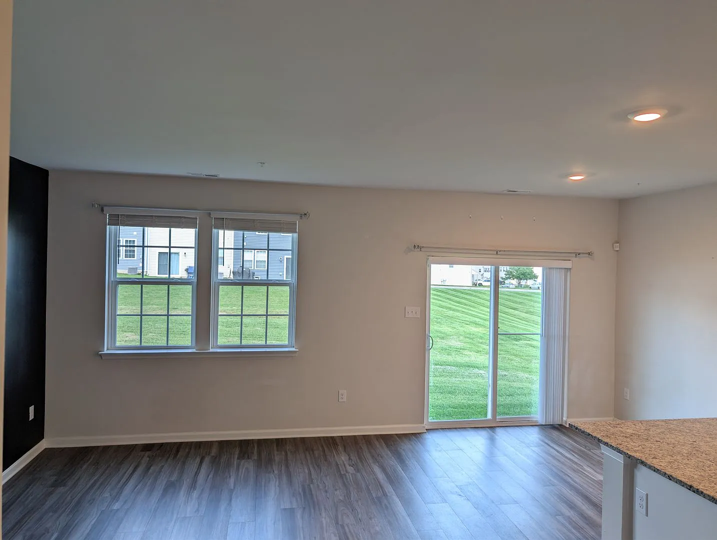 Modern Kitchen Walk-In Closet Private Primary Suite — Photo 4