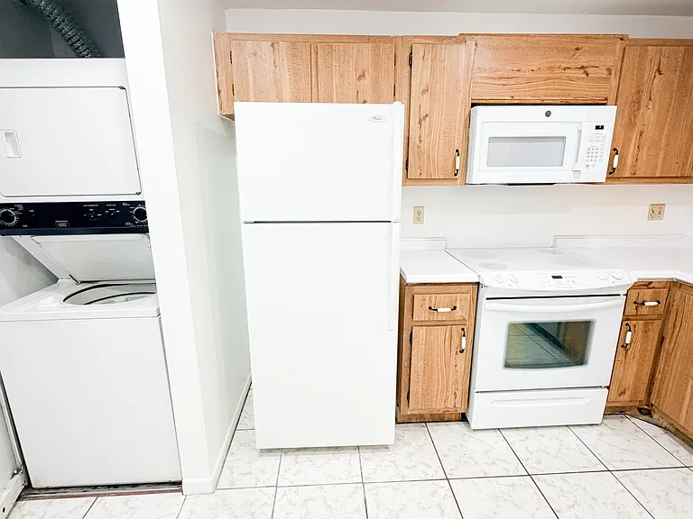 6475 W Oakland Park Blvd — Photo 5