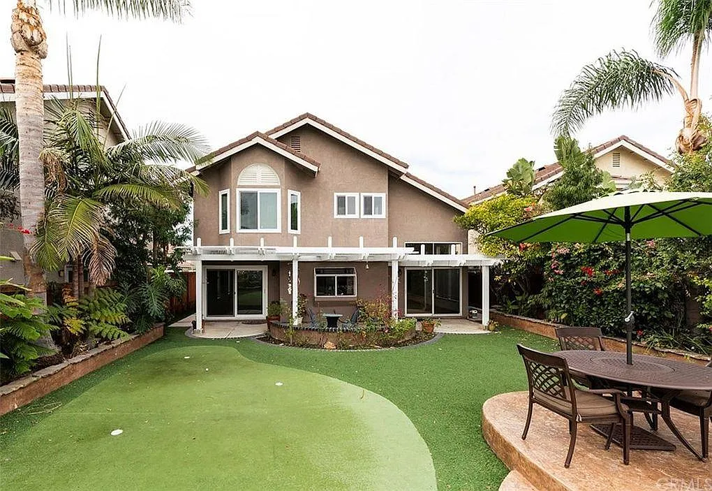 4 bed, 2.5 bath, 2203 sqft, $7,950 — Photo 3