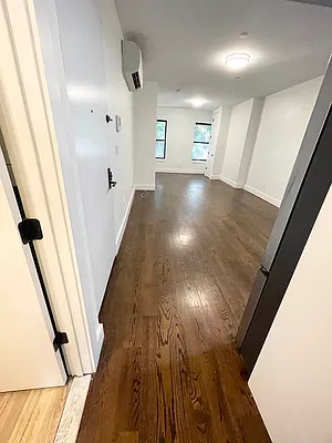 Rented by Delmark Realty LLC | media 29