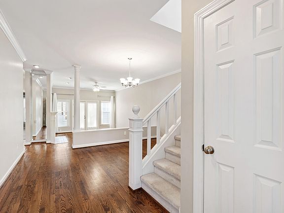 4th image of 124 Chattel Close