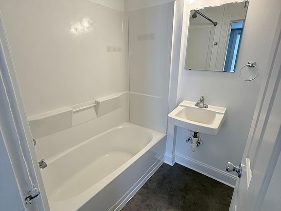 5th image of 2011 Rosewood Ave APT 9