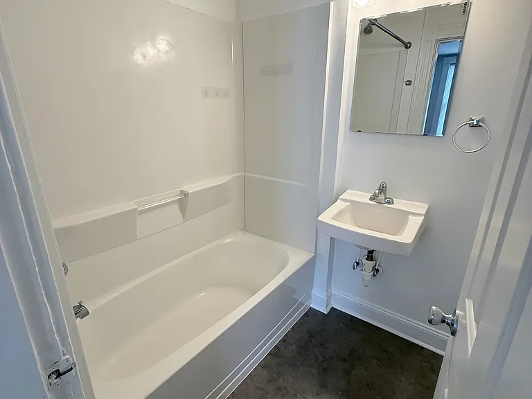 2011 Rosewood Ave #9 — Photo 5